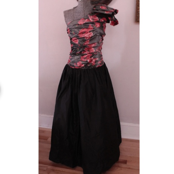 1980's does 1950's Robert Doyle Ruched Bodice Evening Gown with Crinoline - Picture 2 of 8